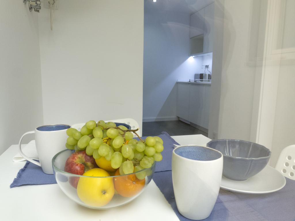 Watching Lisbon Apartments Room photo